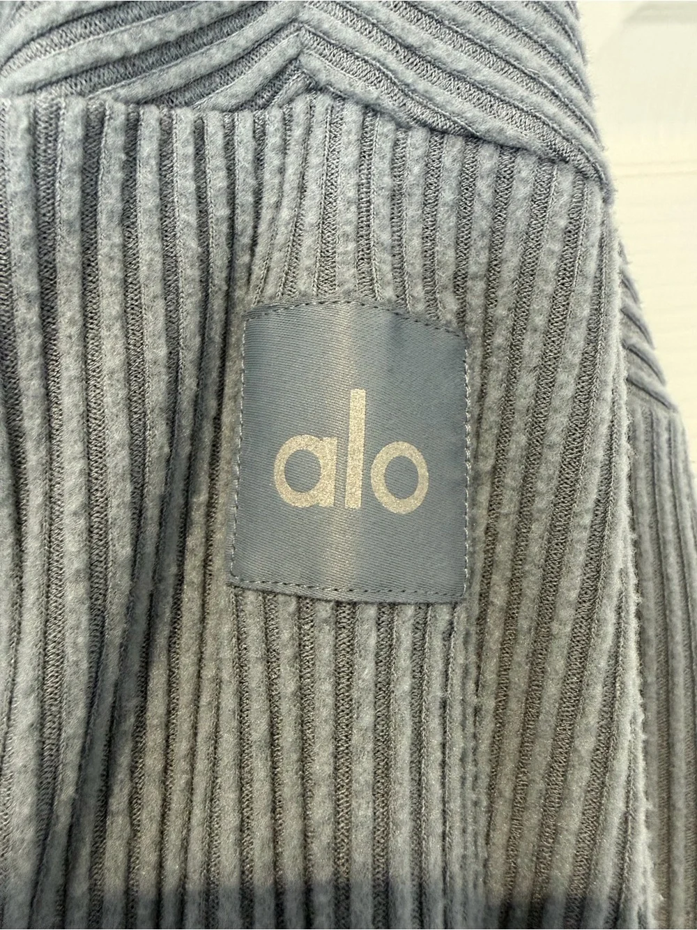 Auth. ✅ ALO Yoga Muse Crop Hoodie in “Steel Blue” Size Large 🩶💙